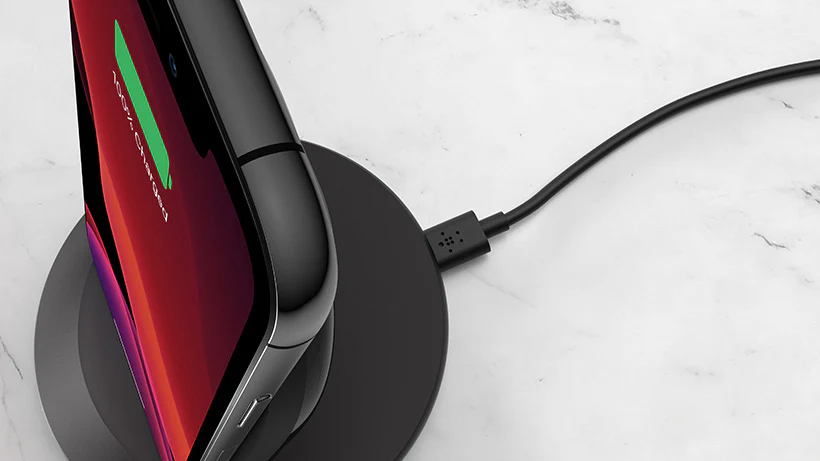 Belkin BoostCharge Wireless 15W Charging Stand & QC 3.0 24W Wall Charger - Image 2