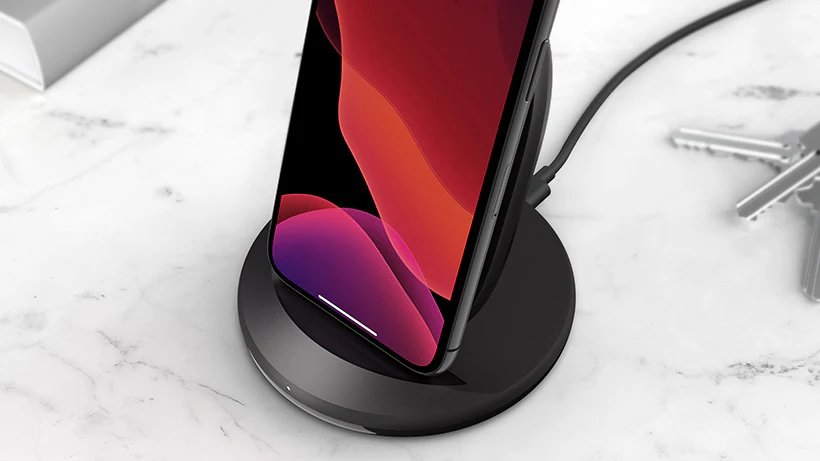 Belkin BoostCharge Wireless 15W Charging Stand & QC 3.0 24W Wall Charger - Image 9