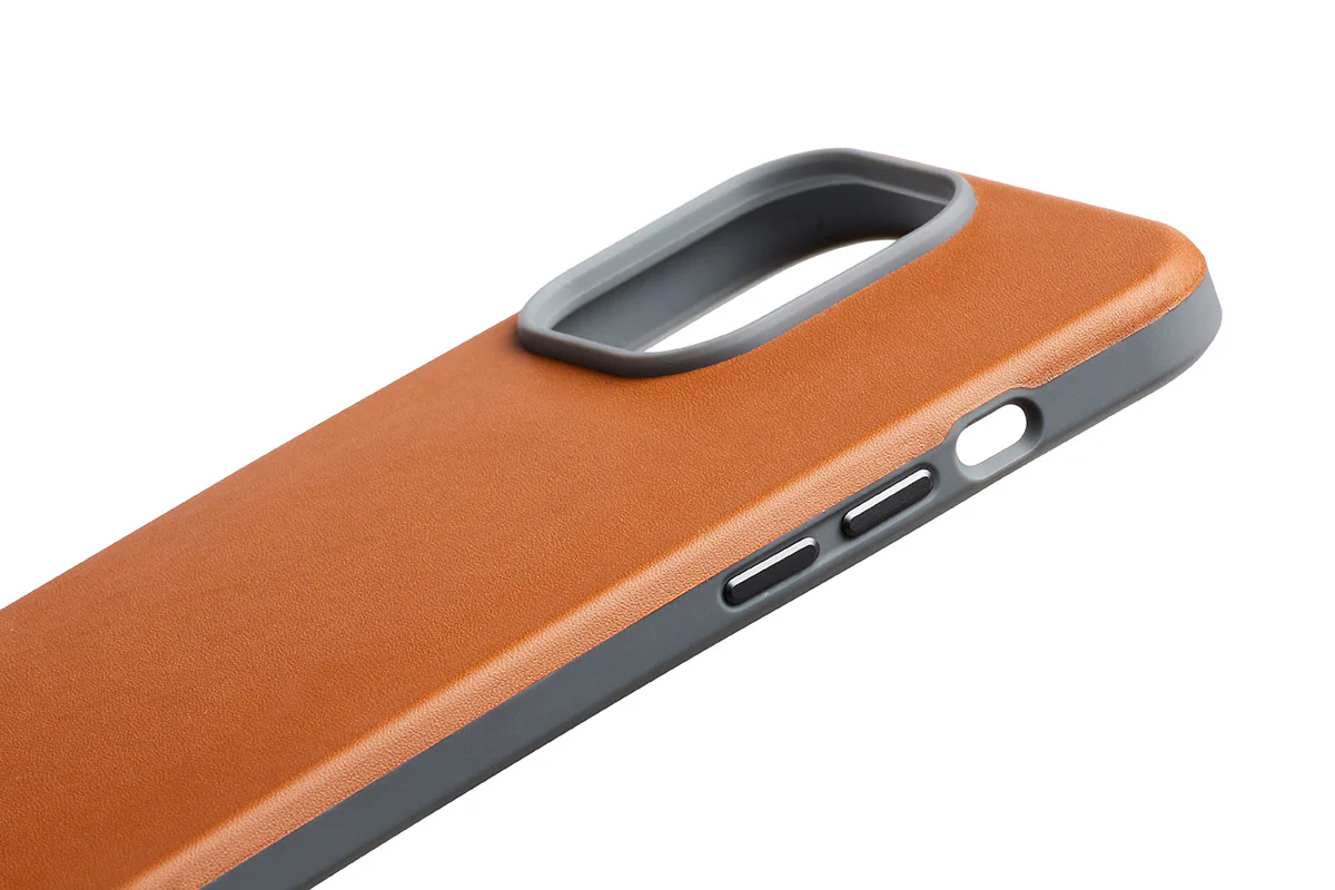 Bellroy Slim Mod Leather & MagSafe Case iPhone 14 Plus - Terracotta - Image 2