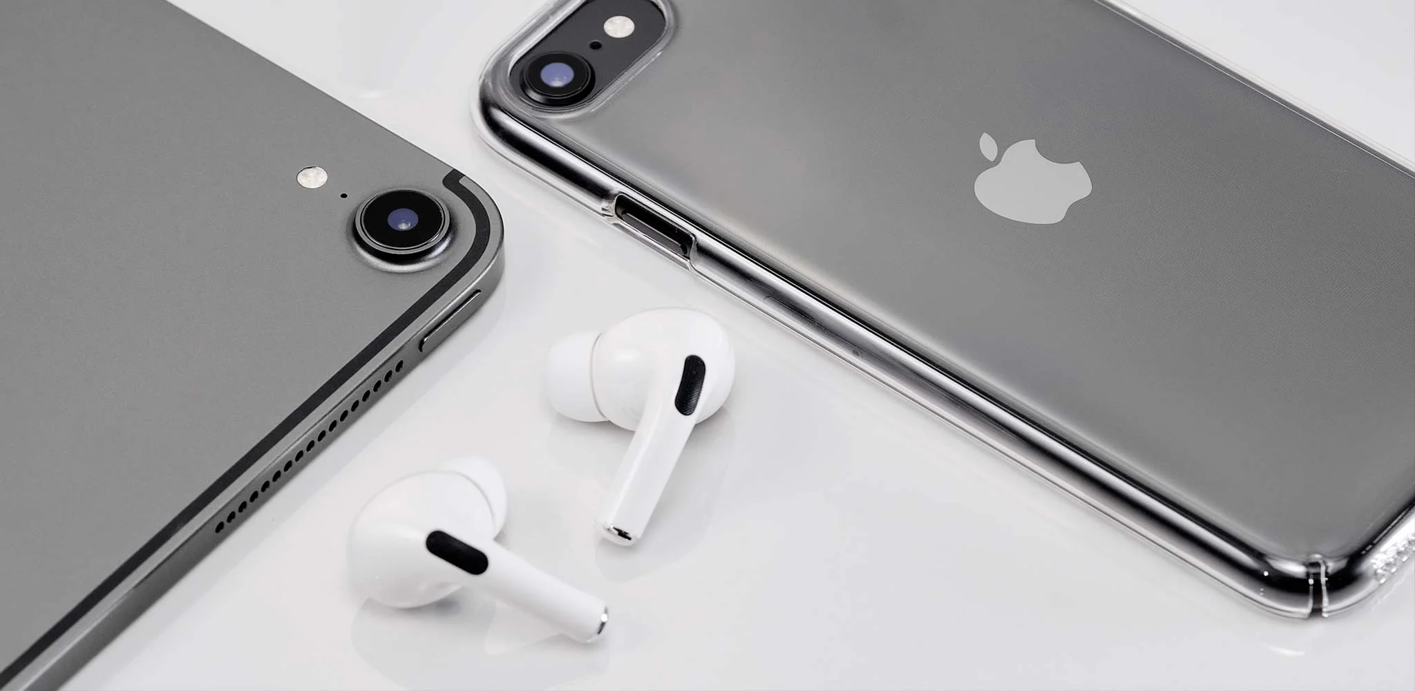 Caudabe Lucid Clear Minimalist Case For iPhone SE 2nd & 3rd Gen - Image 2