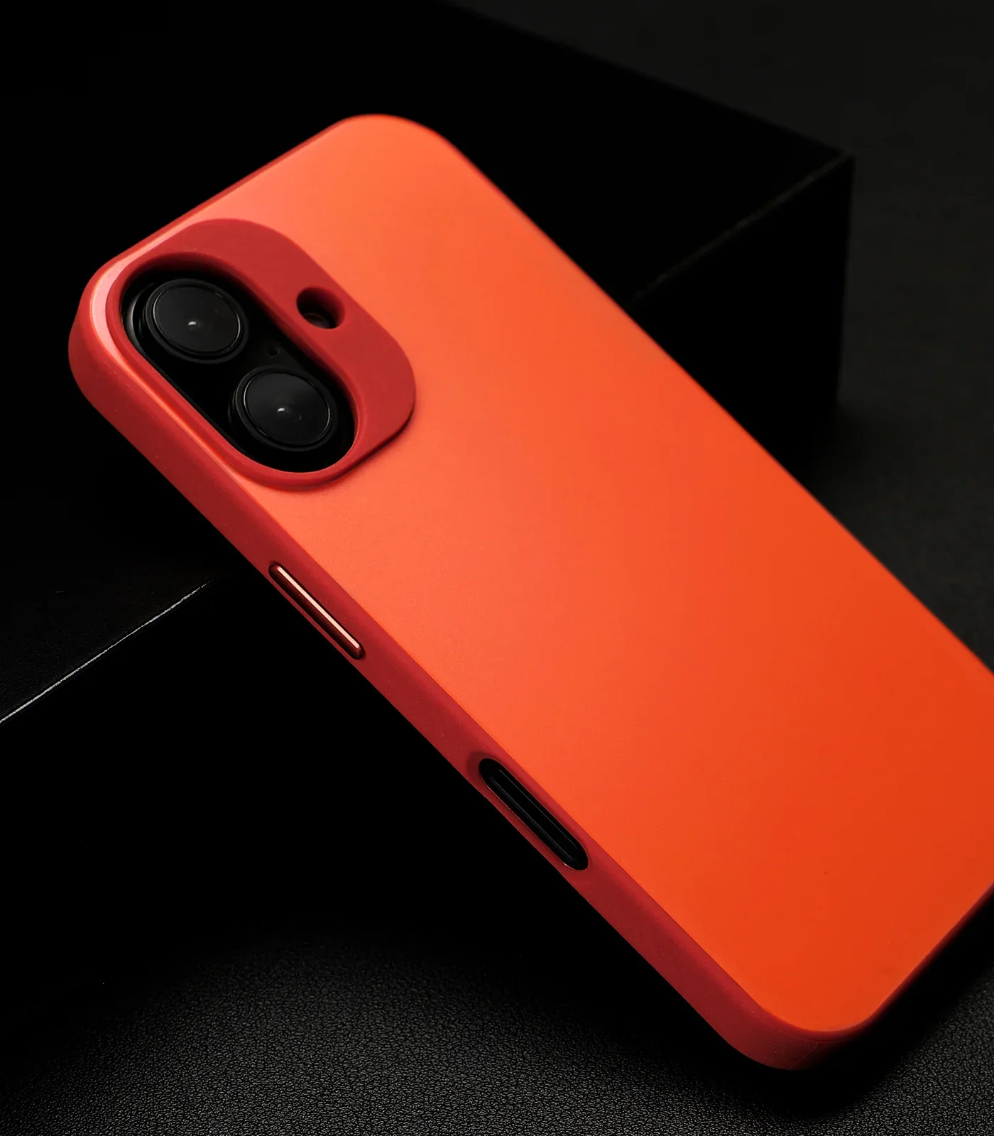 Caudabe Paragon Slim ShockLite Case & MagSafe iPhone 16 6.1 - Ember - Image 3
