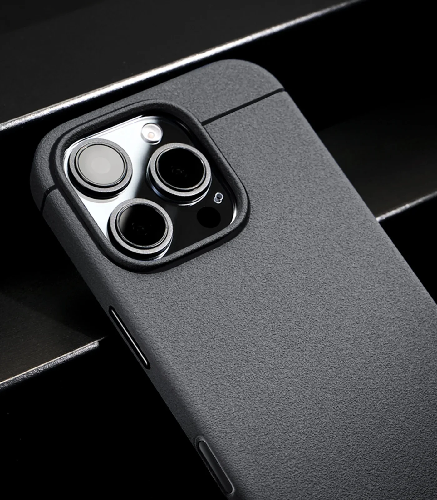 Caudabe Sheath Case MagSafe iPhone 16 Pro Max Camera Control - Black - Image 4