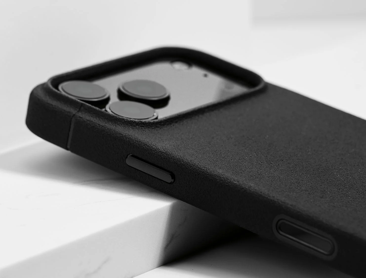 Caudabe Sheath (OPEN) Case MagSafe iPhone 17 Pro 6.3 - Black - Image 13