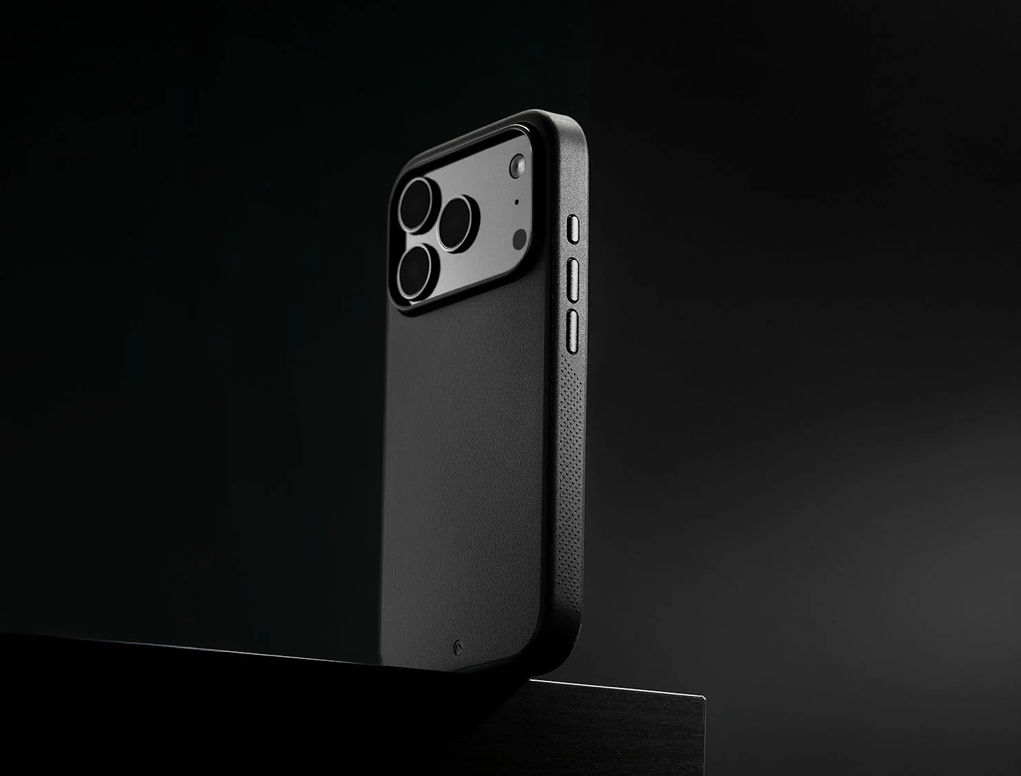 Caudabe Synthesis Slim Protective Case MagSafe iPhone 17 Pro 6.3 - Black - Image 5