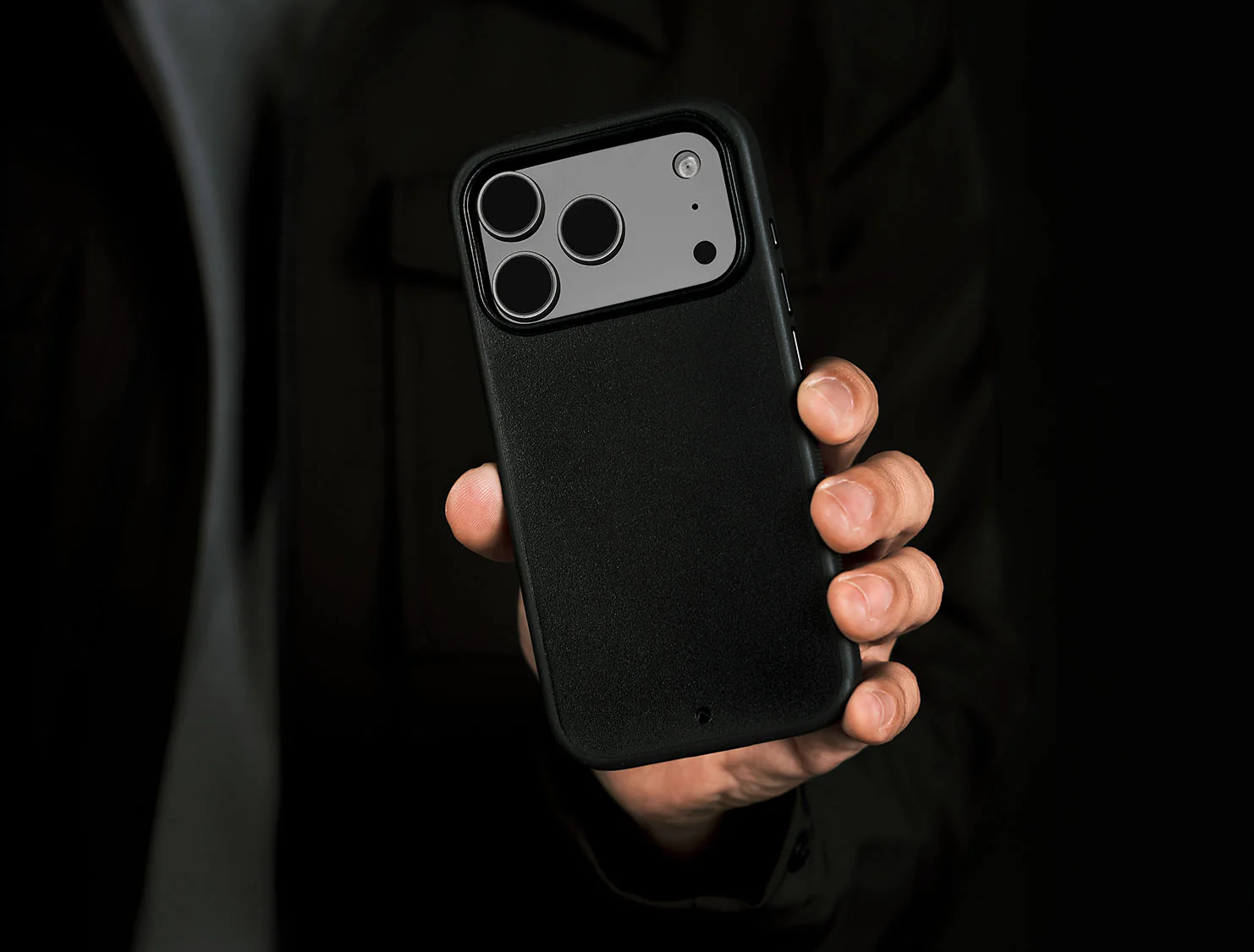 Caudabe Synthesis Slim Protective Case MagSafe iPhone 17 Pro 6.3 - Black - Image 6