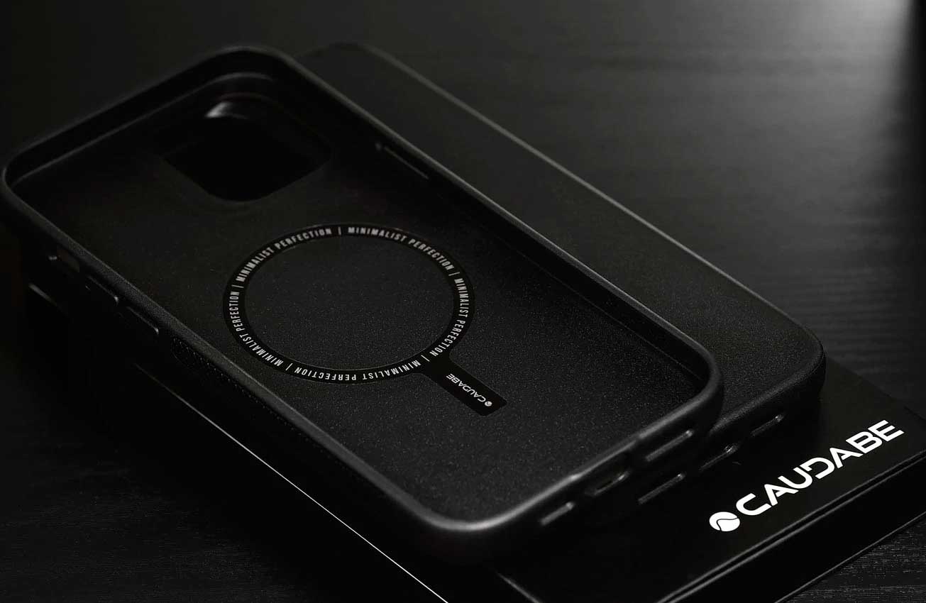 Caudabe Synthesis Slim & Rugged Case iPhone 13 Pro 6.1 - Black - Image 4