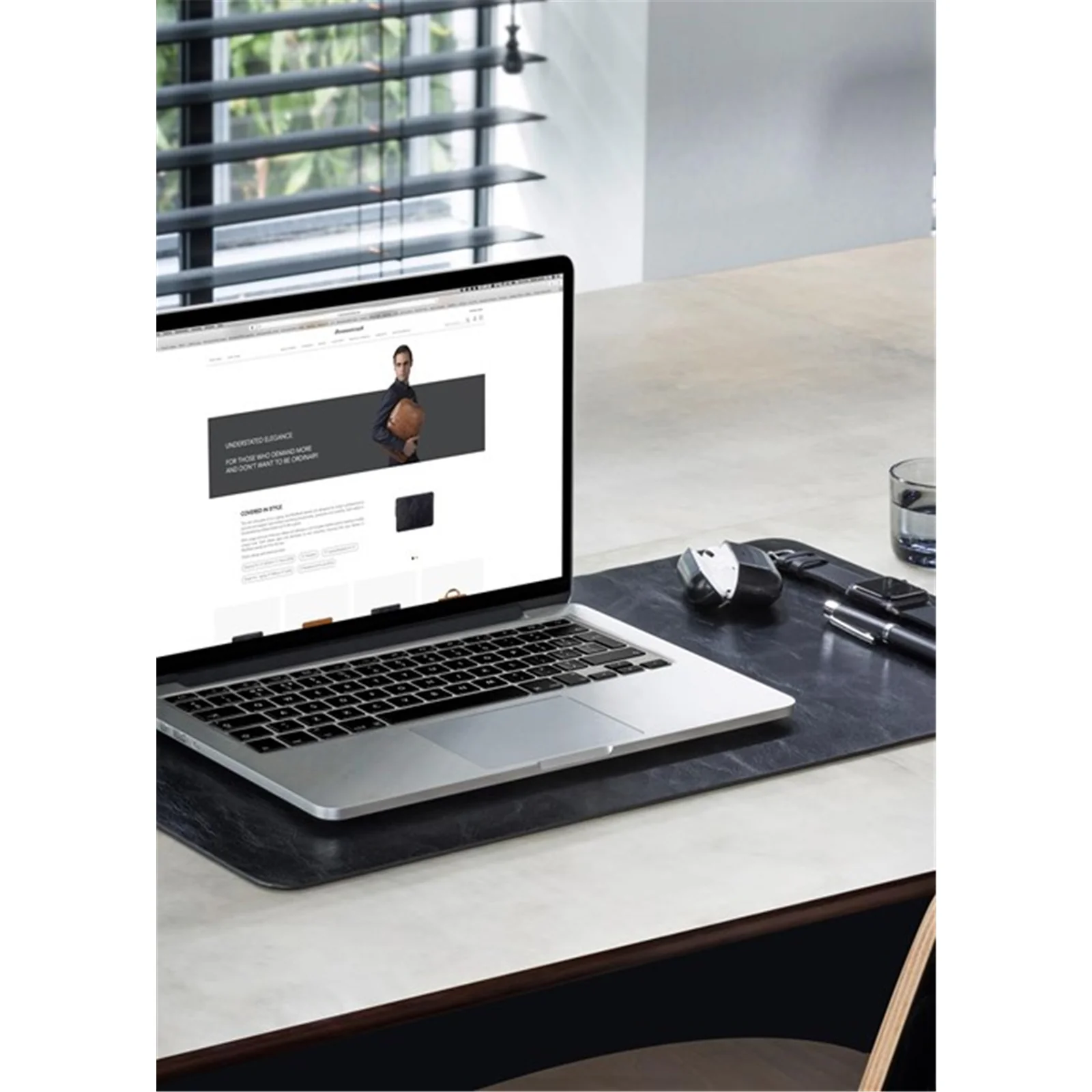 Dbramante1928 Handcrafted Leather Desk Mat Copenhagen - Black - Image 3