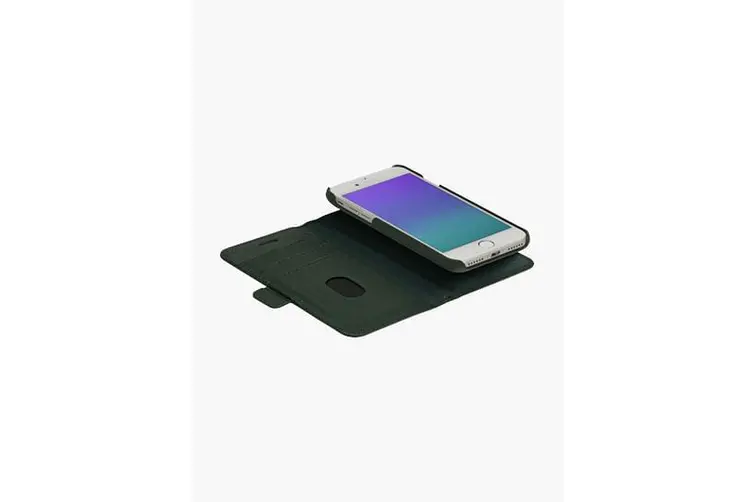 Dbramante1928 New York Leather Folio Case iPhone SE 3rd / 2nd / 8 / 7 Evergreen - BONUS Screen Protector - Image 2