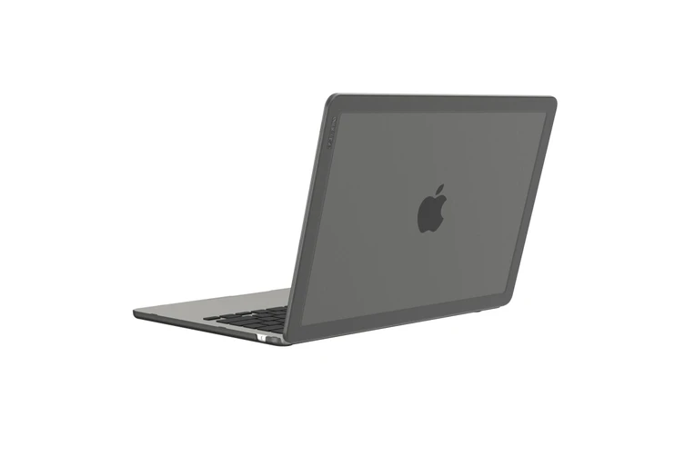 Edge Hardshell Case with Makrolon for 15-inch MacBook Air (M2/M3/M4, 2023-2025) - Black - Image 5