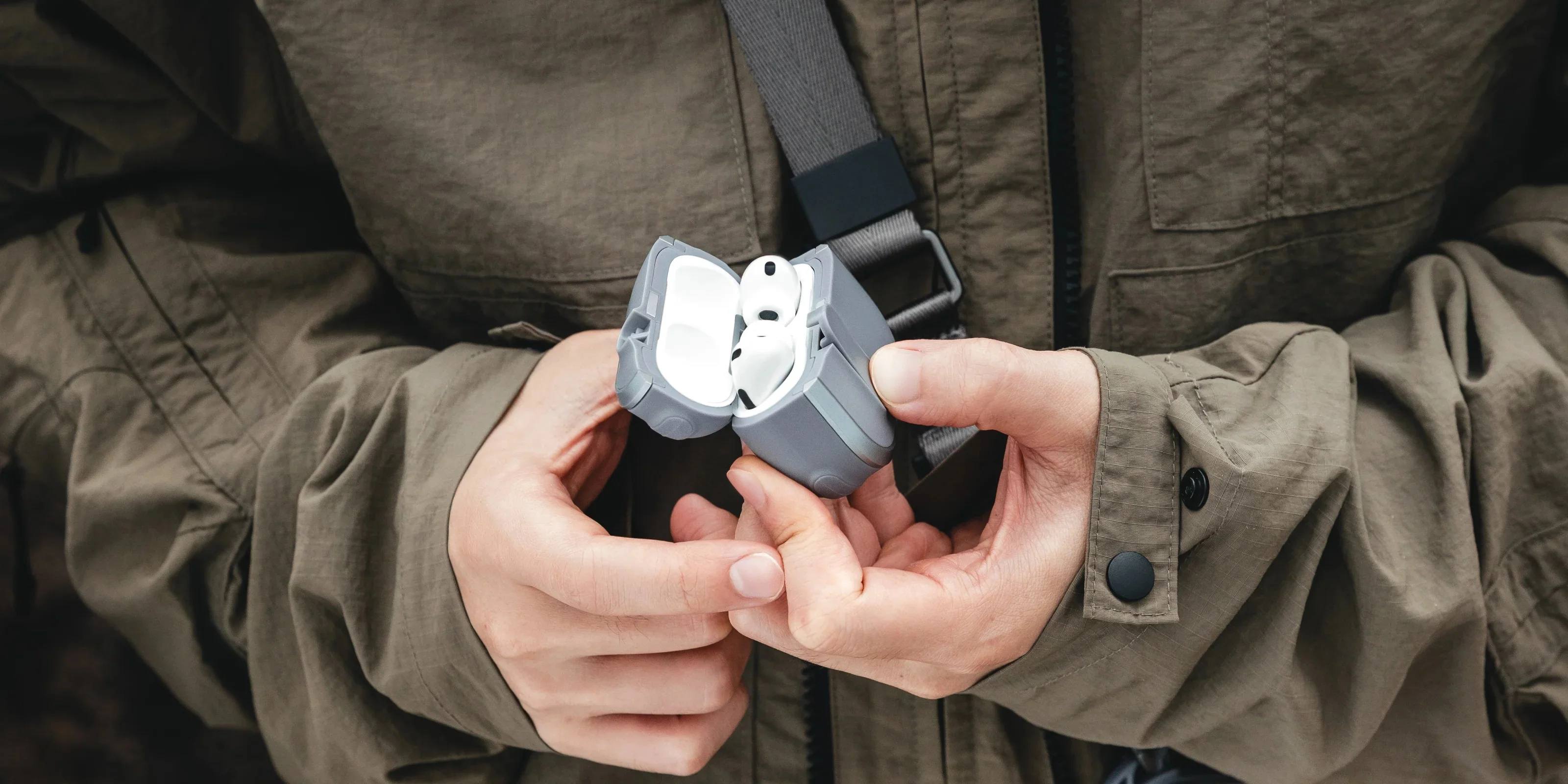 Mageasy Airpod Pro 3 Outdoor Case Odyssey Magnetic Closure & Wrist Strap - Metal Green - Image 10