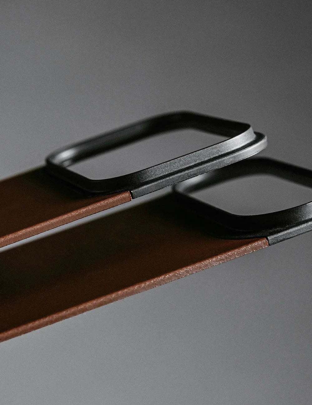NOMAD Magnetic Leather Back MagSafe Case iPhone 17 Air – Rustic Brown Horween - Image 7