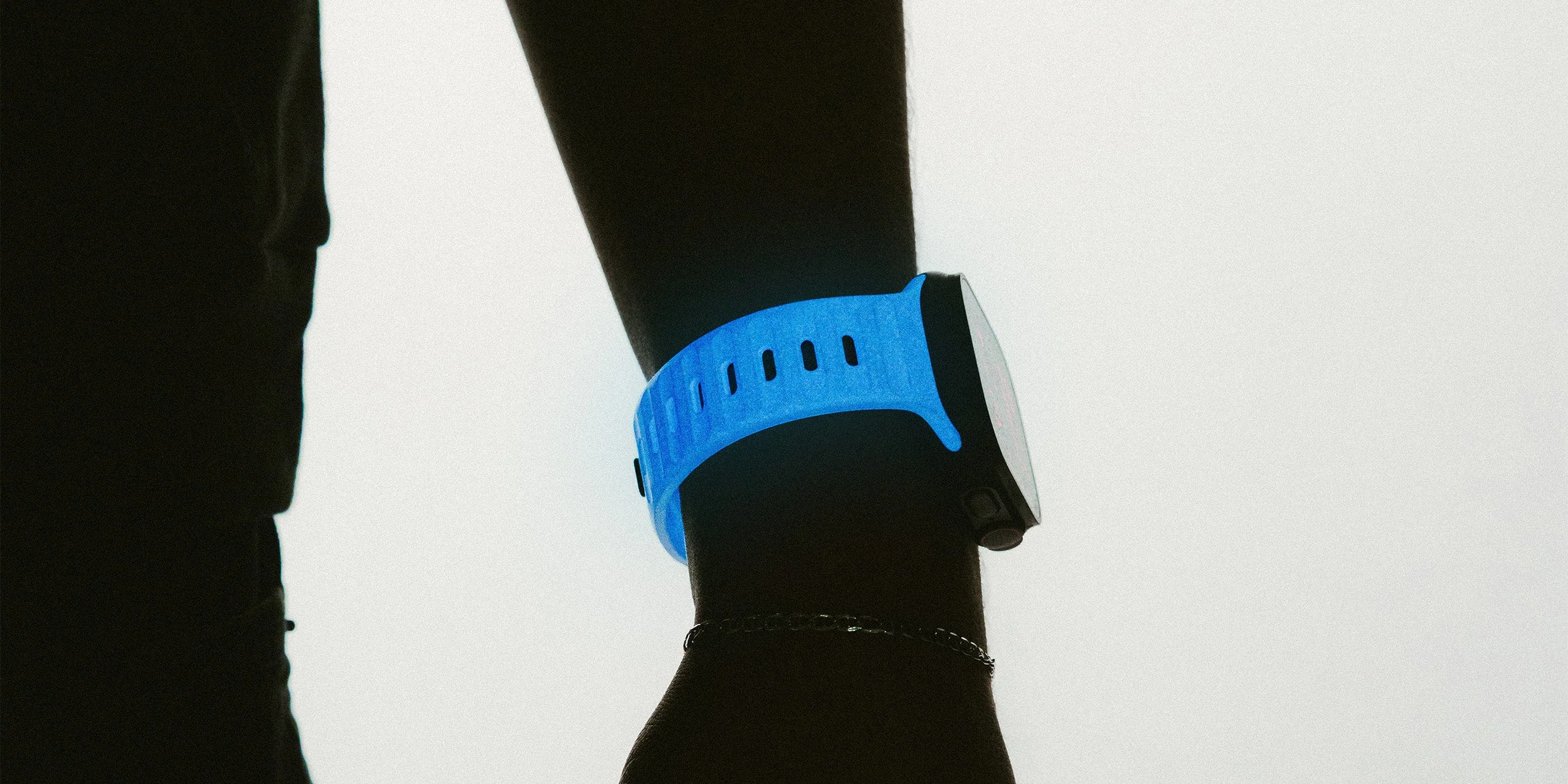 Nomad Sport Band Icy Blue Glow for Apple Watch 44-49mm – Limited Edition Glow 2.0 - Image 6