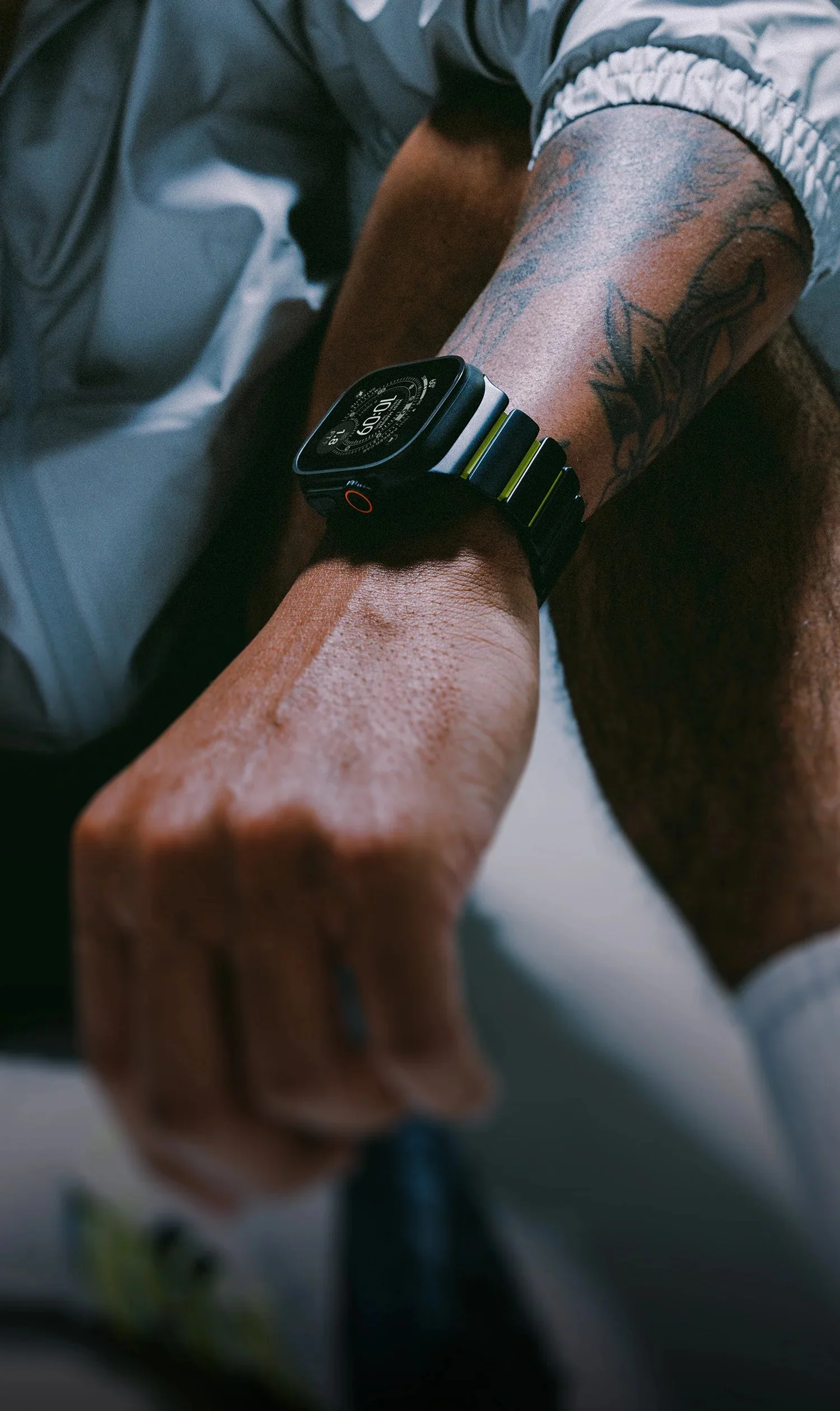Nomad Stratos Titanium Apple Watch Ultra 1 - 3 / 42-49mm / Series 1-11 & SE - Black / Volt - Image 13