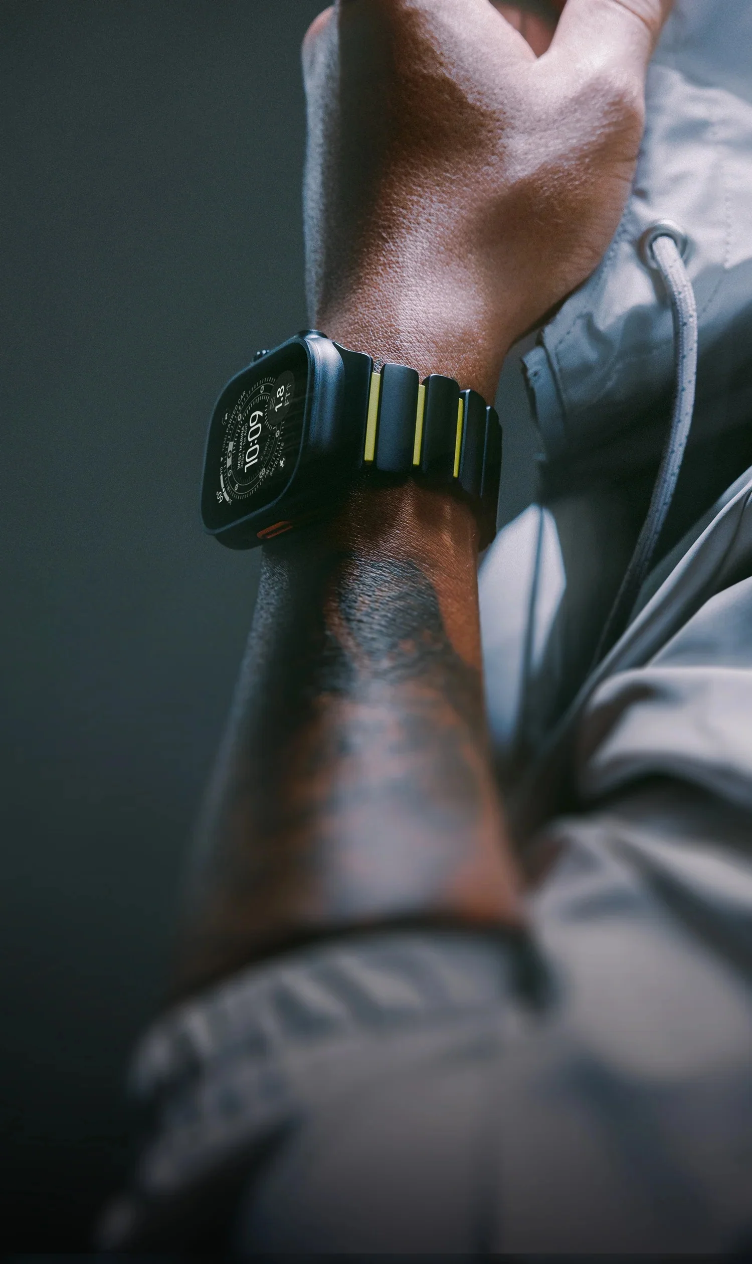 Nomad Stratos Titanium Apple Watch Ultra 1 - 3 / 42-49mm / Series 1-11 & SE - Black / Volt - Image 15