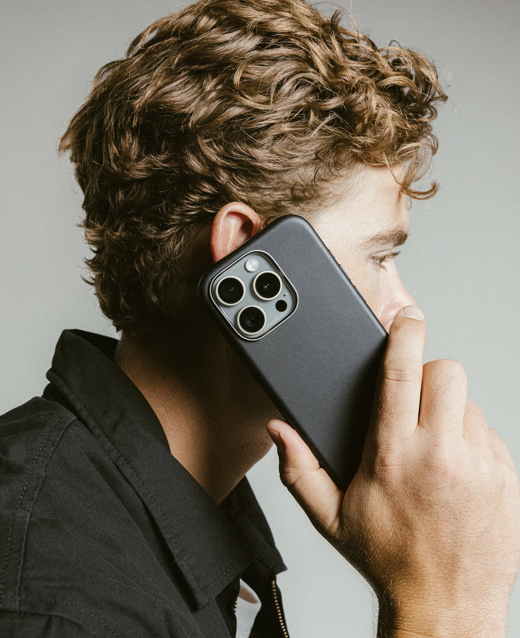 Nomad Traditional Horween Leather Case iPhone 16 Pro 6.3 - Black - Image 8
