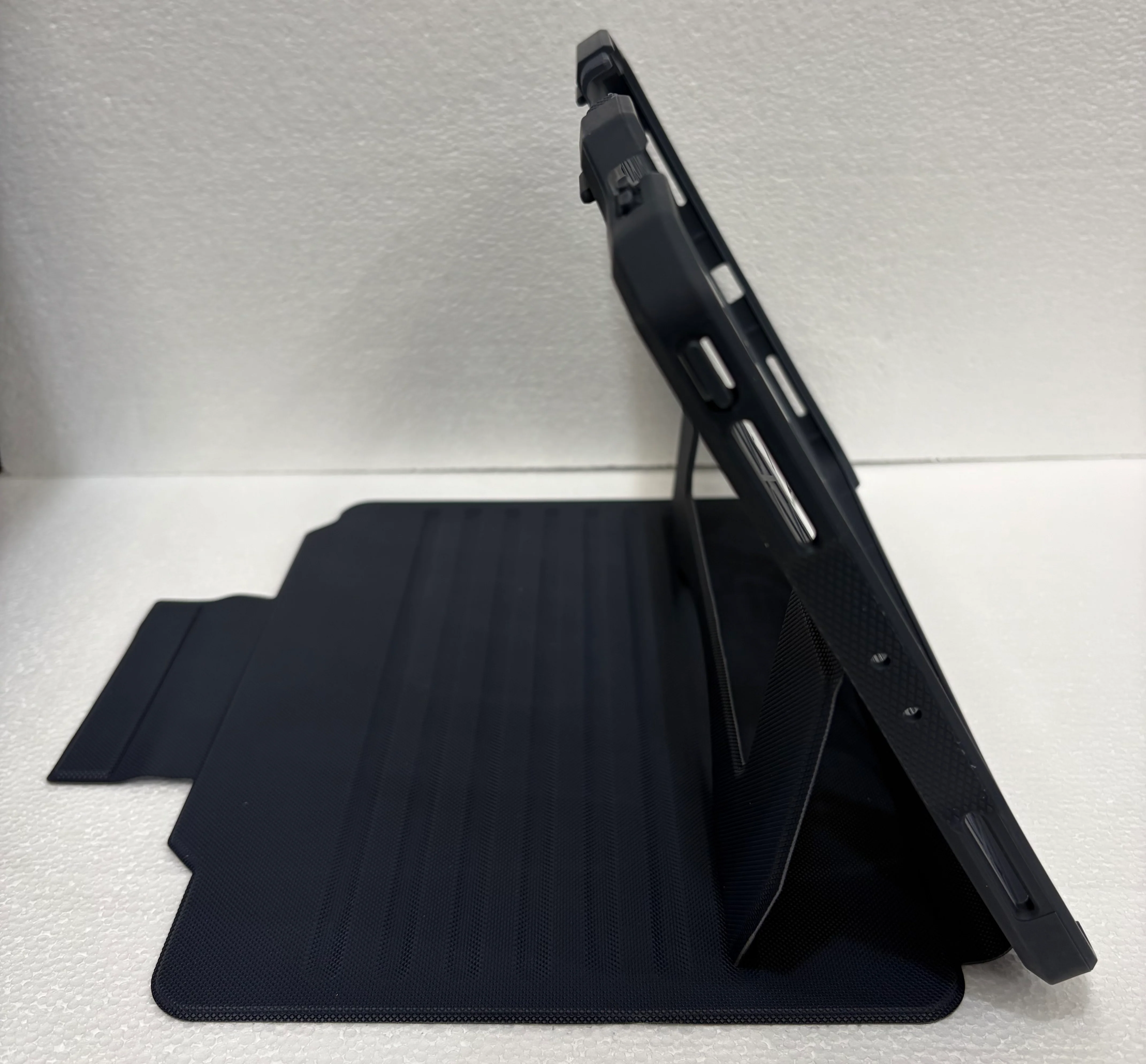 Rugged Folio Magnetic Case for iPad Pro 11 2020 2nd Gen - Indigo Blue - Image 3