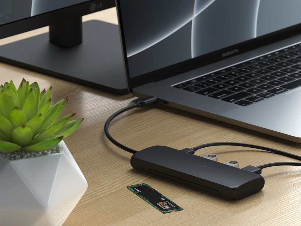Satechi USB-C Hybrid Multiport Adapter with SSD Enclosure (Black) - Image 6