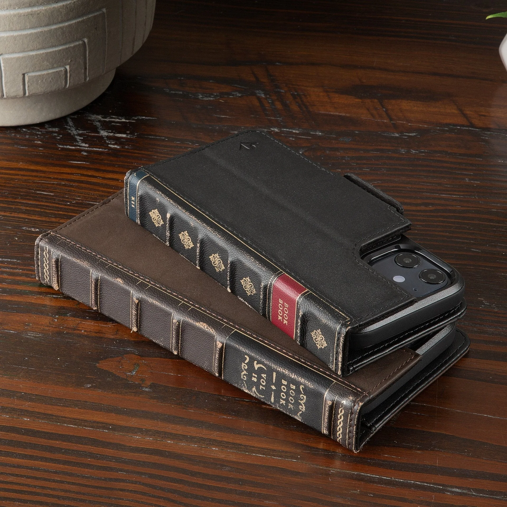 Twelve South BookBook Leather Wallet MagSafe Case For iPhone 14 Plus - Brown - Image 4