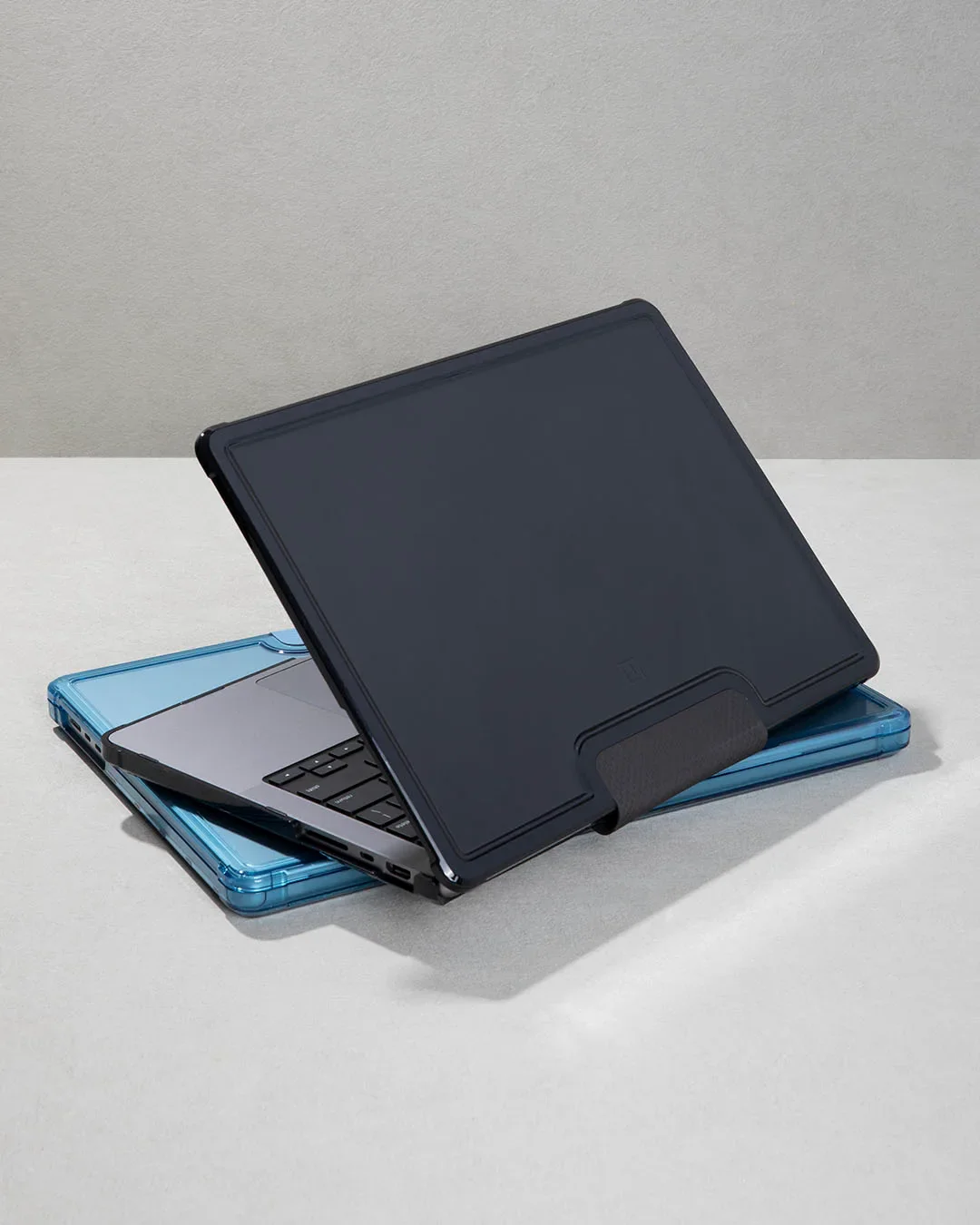 UAG Lucent Case Macbook Pro 14 inch M1 - M5 - Cerulean - Image 13