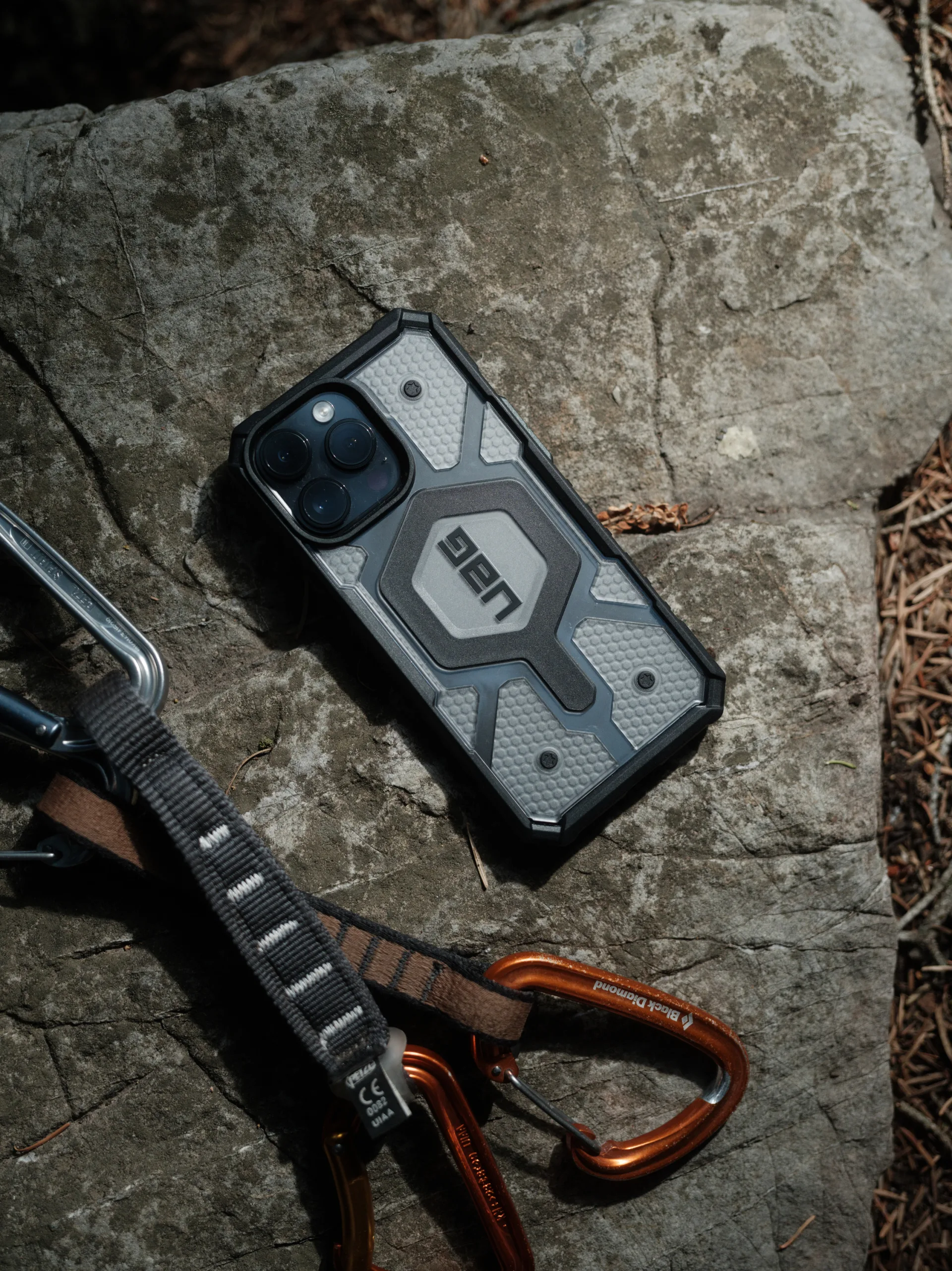 UAG Pathfinder MagSafe Case iPhone 15 Pro Max 6.7 Ice - Image 10