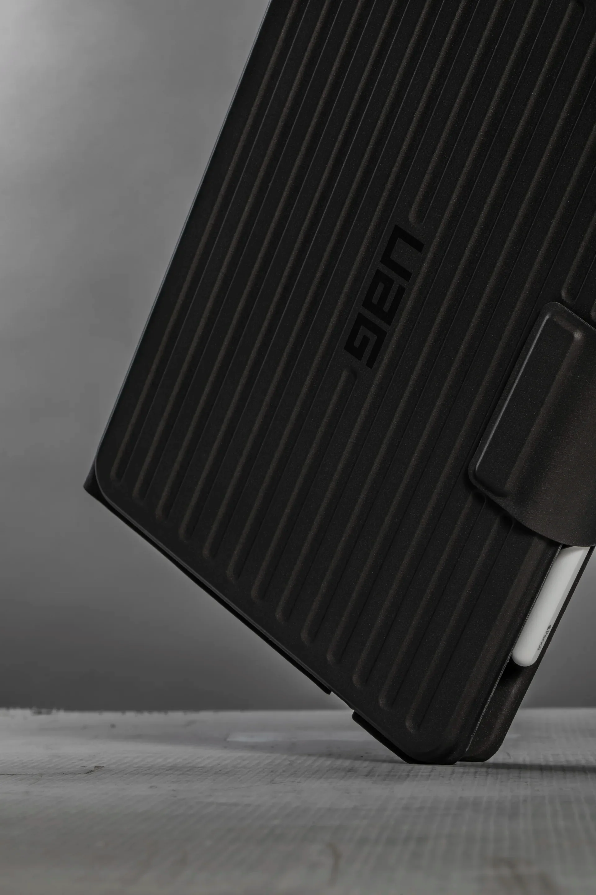UAG Rugged Bluetooth Keyboard & Trackpad Case iPad 10.2 - Black - Image 13