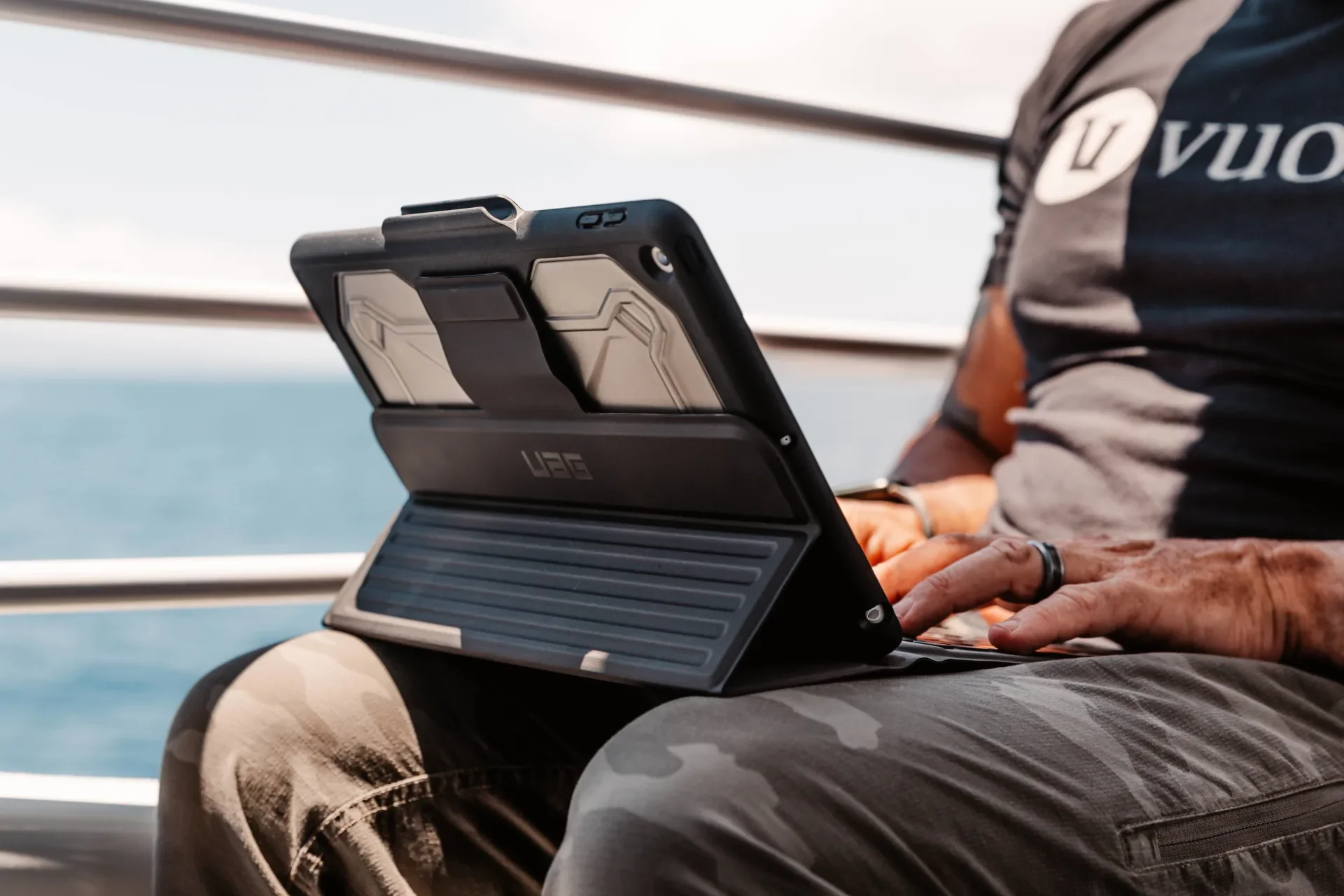 UAG Rugged Bluetooth Keyboard & Trackpad Case iPad 10.2 - Black - Image 21